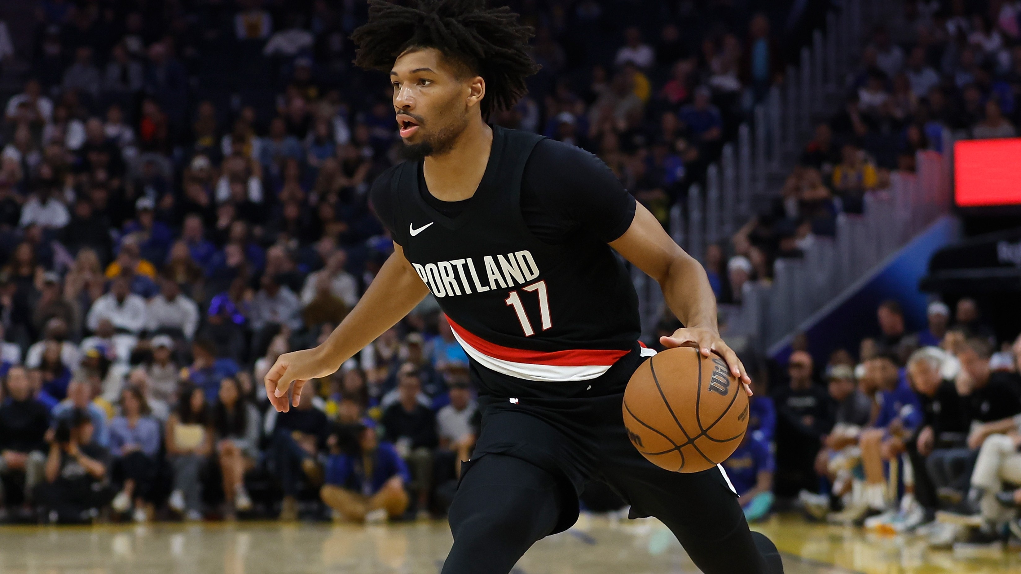 Blazers Extend Contracts for Sharpe and Camara