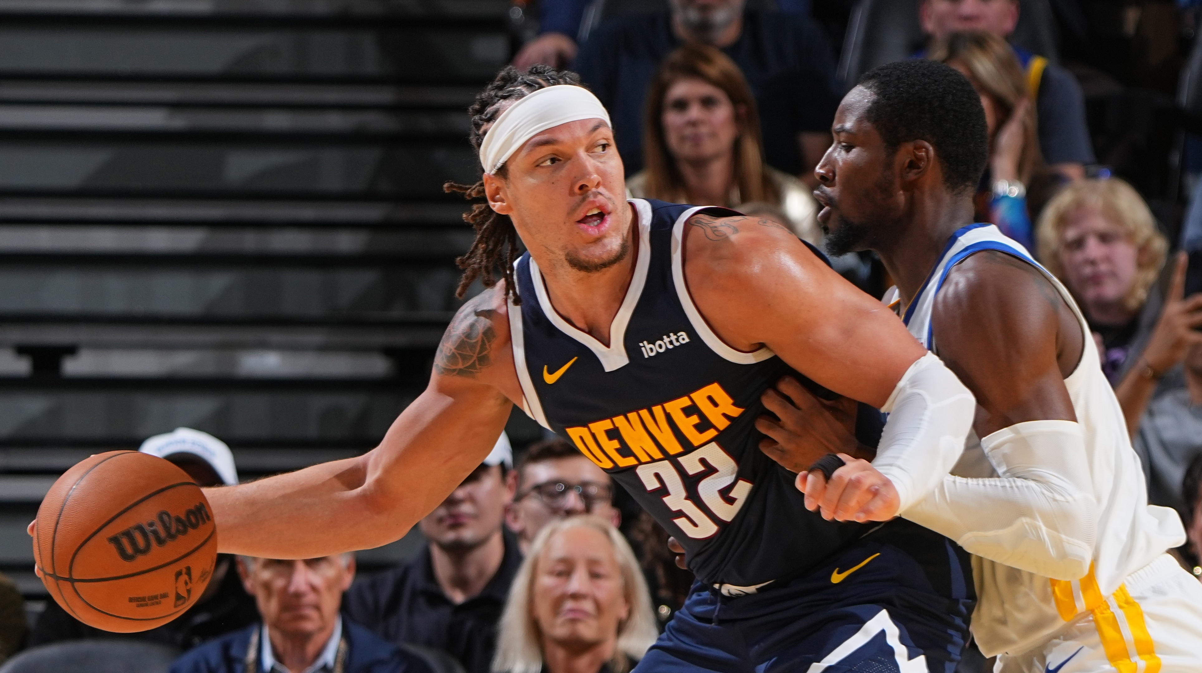 Curry's Clutch Finish Leads Warriors Past Nuggets