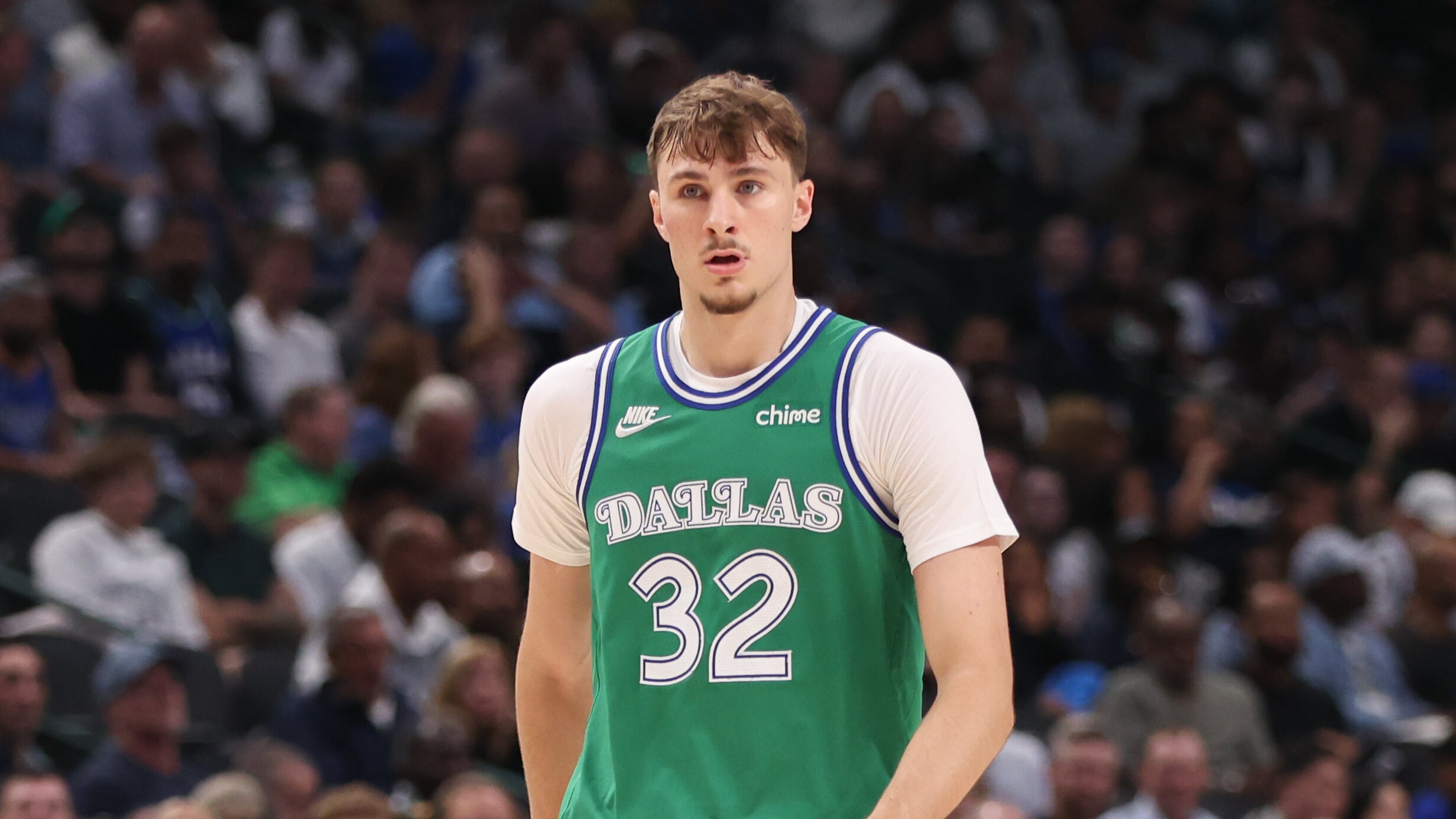 Flagg Fights Shoulder Injury in First Back-to-Back