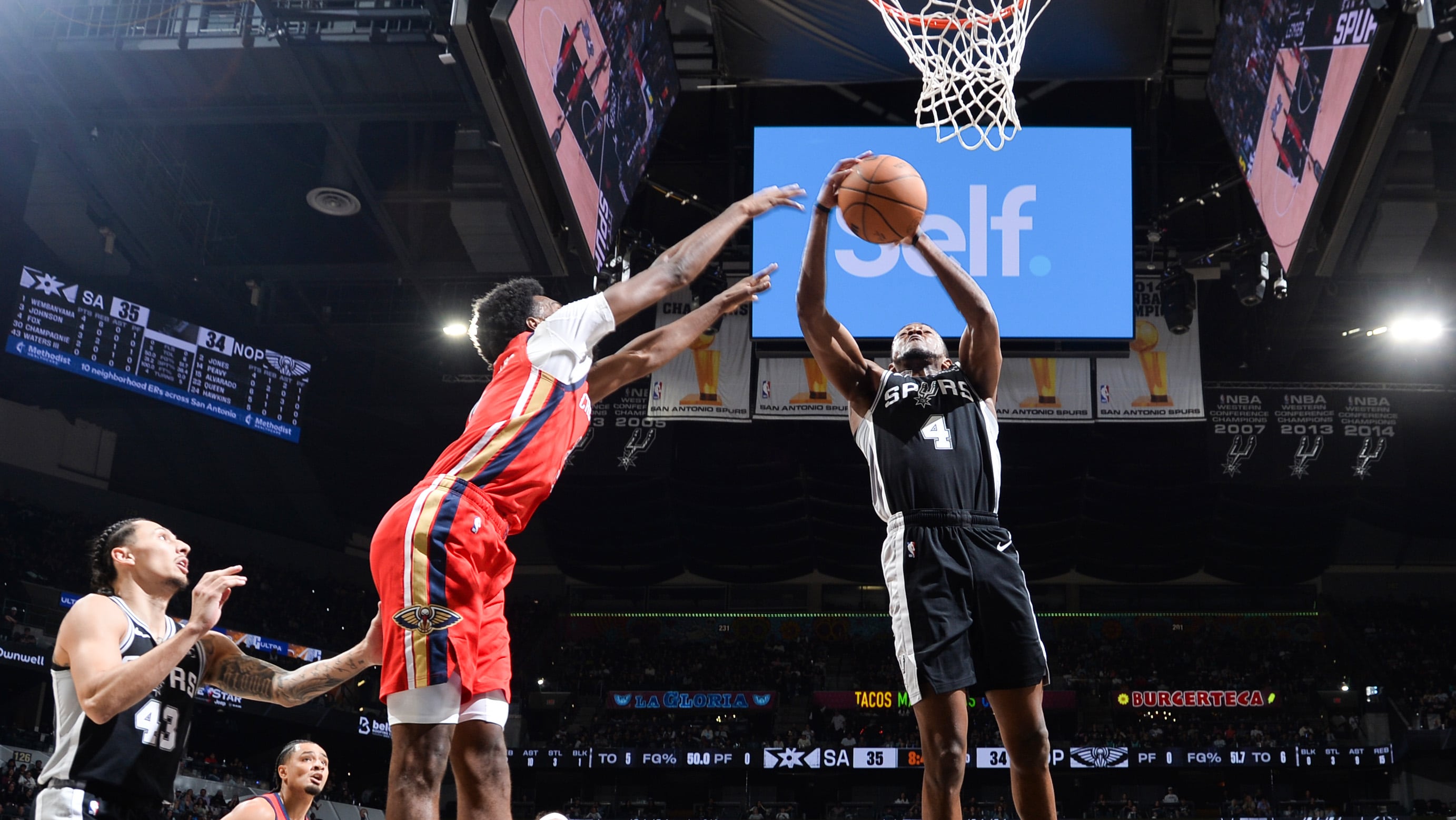 Fox's Big Return Leads Spurs Past Pelicans