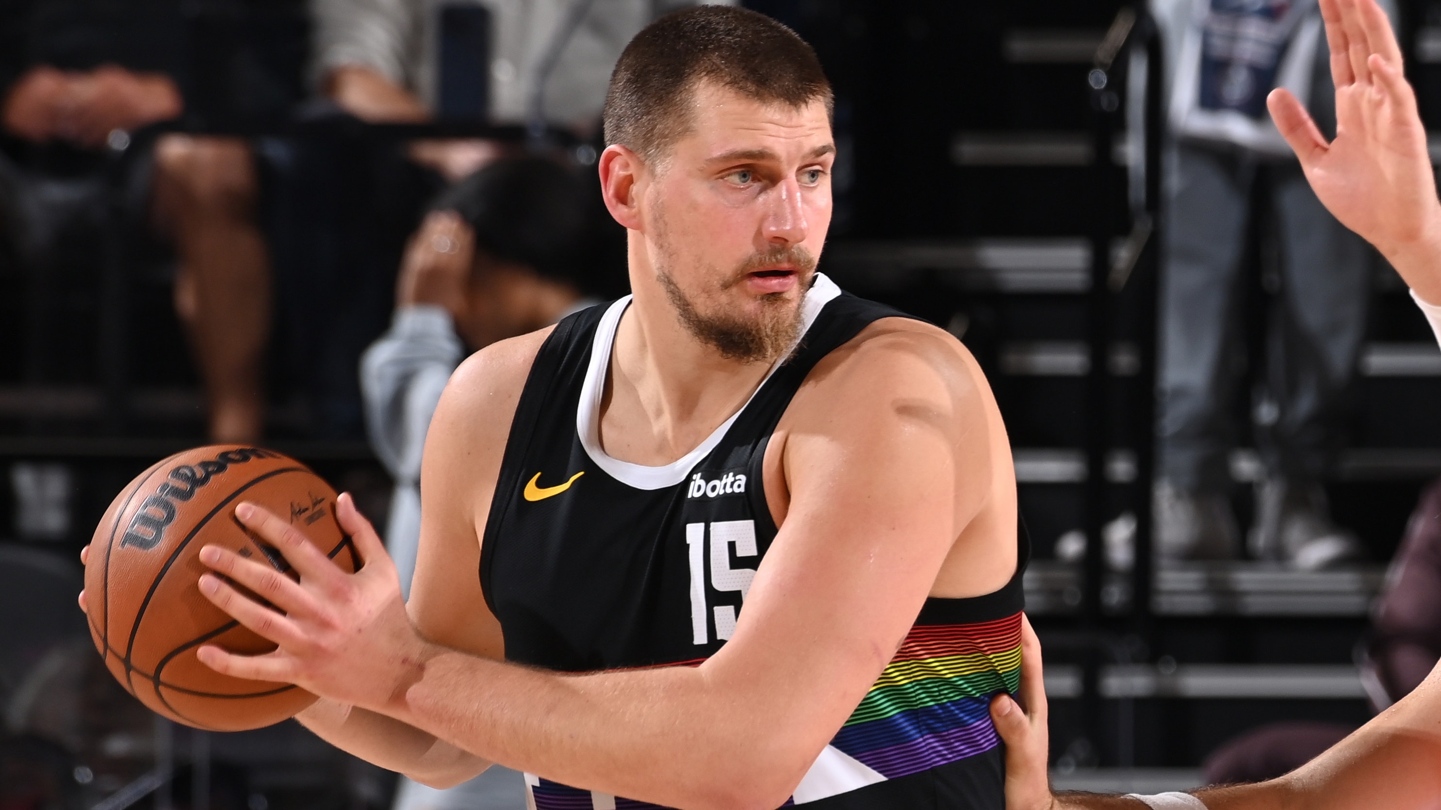 Jokić and Curry Deliver Unforgettable NBA Performances