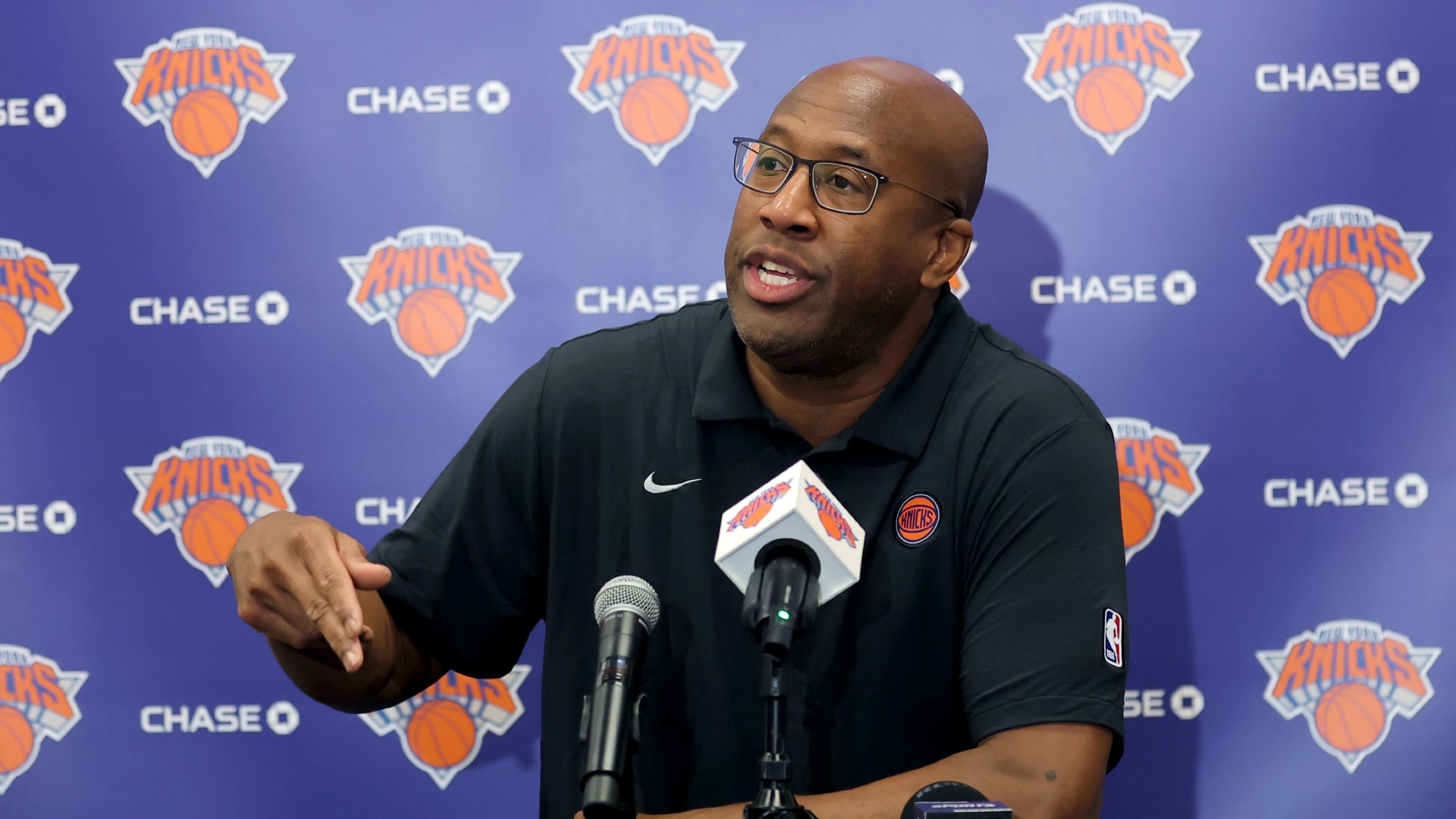 Knicks Aim High With New Coach Mike Brown