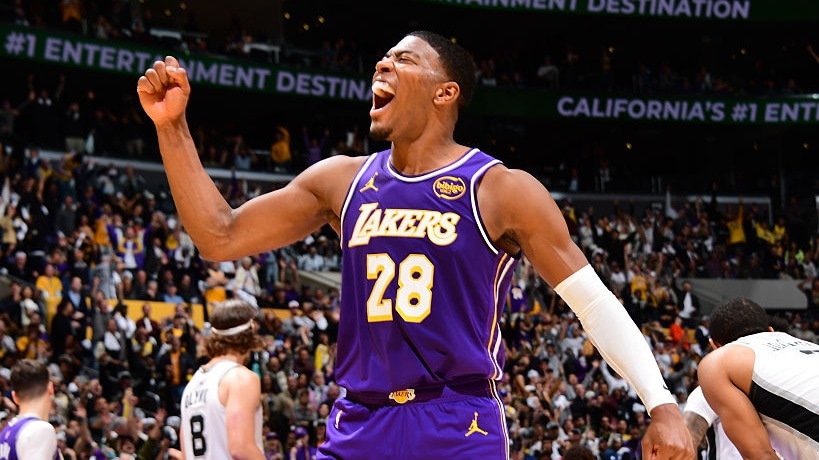 Lakers Secure Thrilling Win Over Spurs