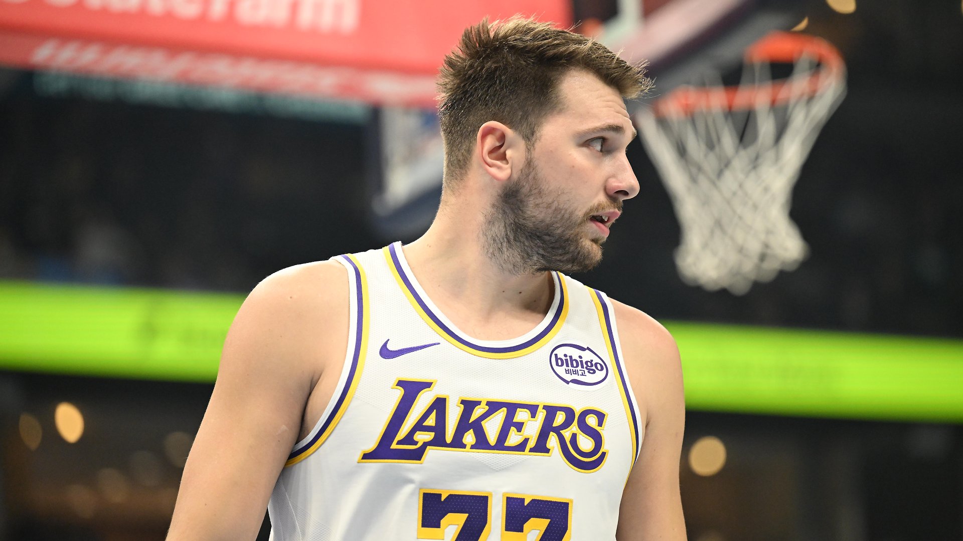 Lakers Win Without Dončić and Reaves