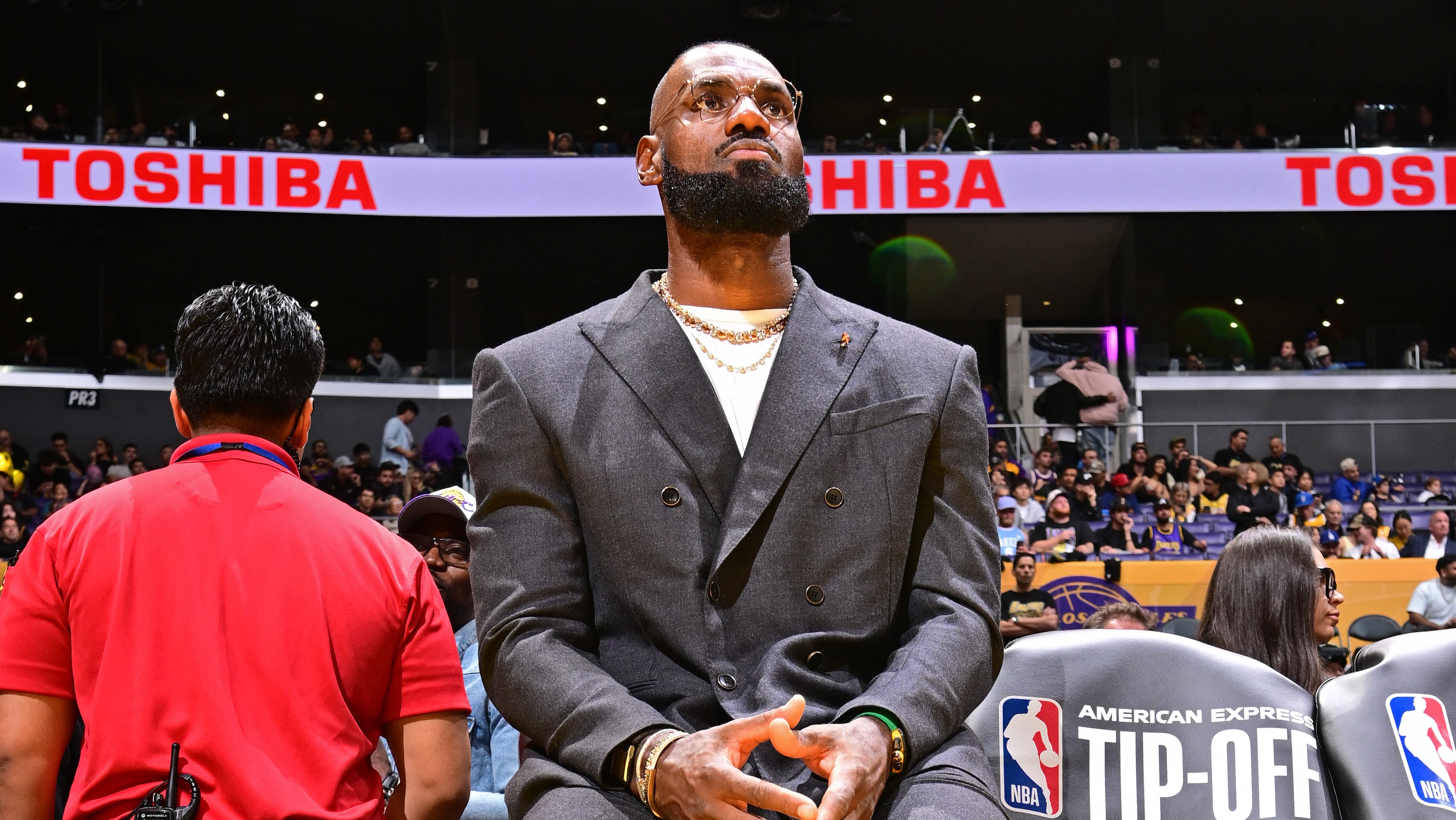 LeBron James Mentors Lakers While Injured