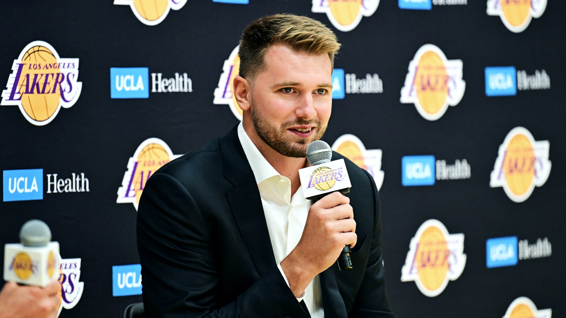 Luka Dončić's U.S. Tour: New Chapter with Lakers