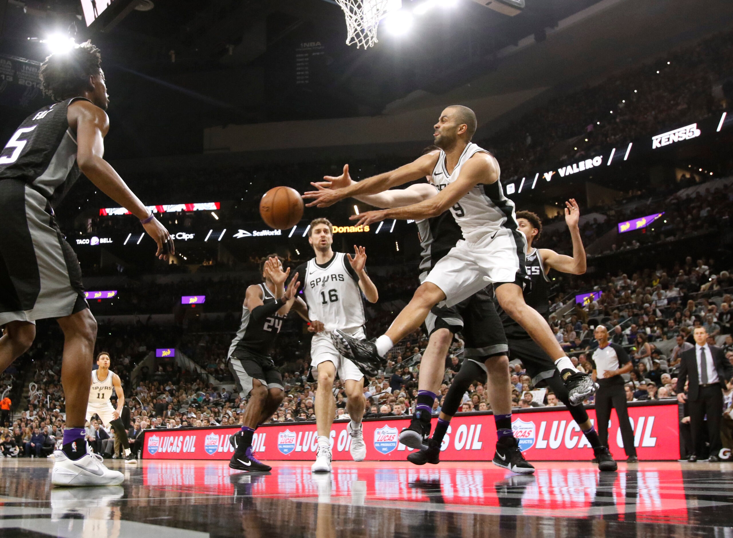 Spurs' All-Time Assist Kings: Passing Legends