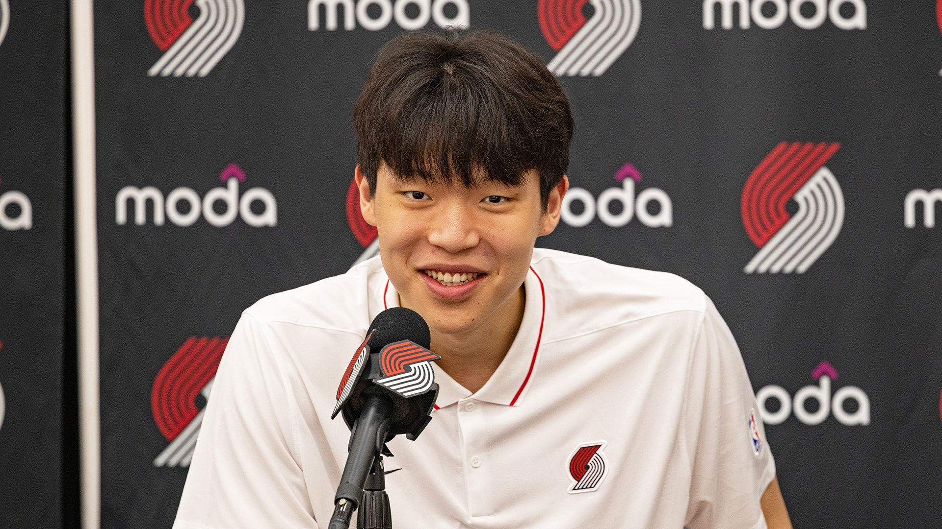 Trail Blazers Welcome Chinese Star Yang Hansen