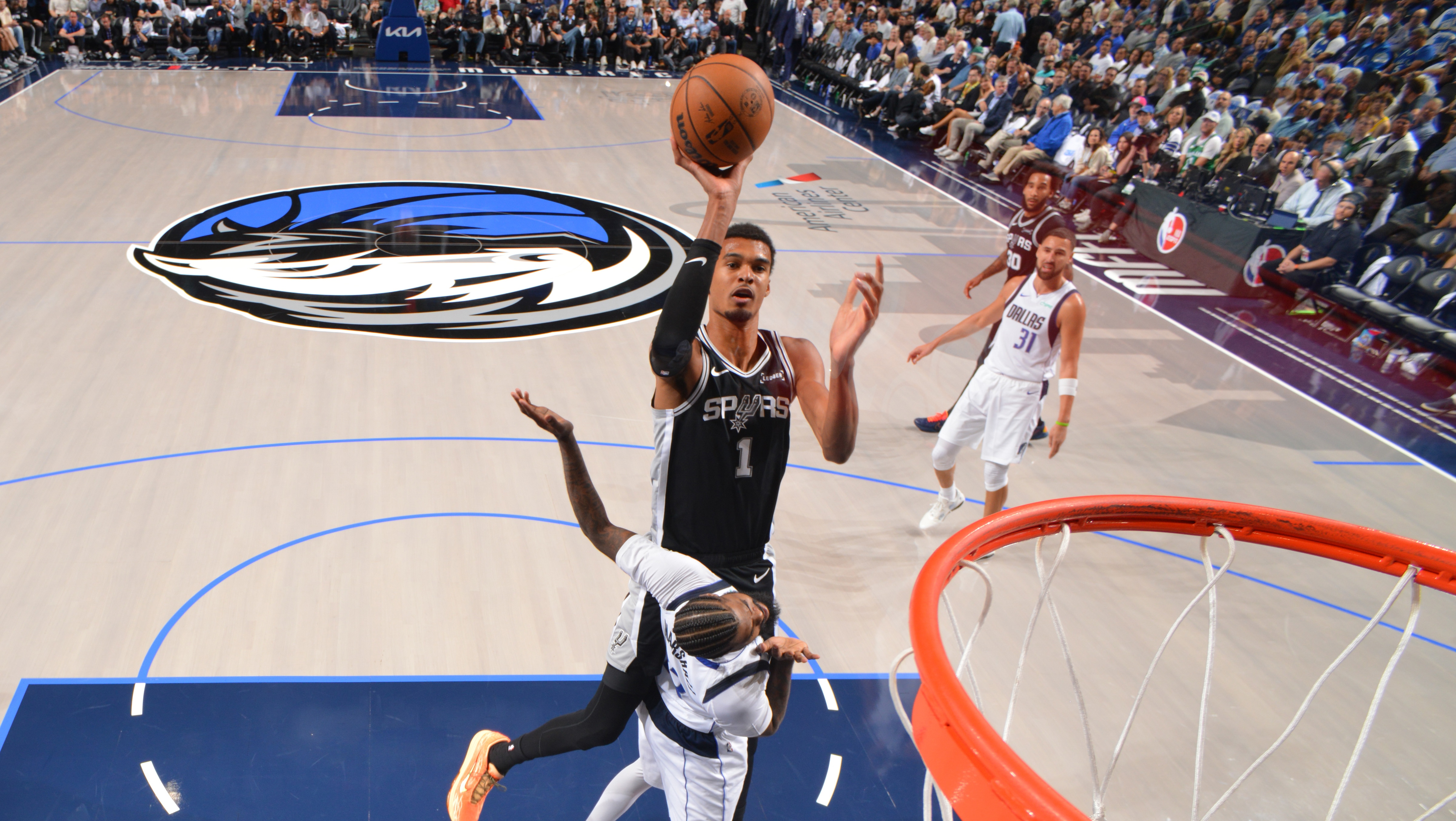 Wembanyama Stars as Spurs Defeat Mavericks in Opener