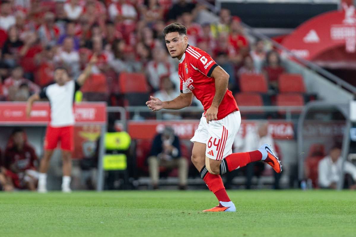 Barcelona Eyes Young Benfica Defender Gonçalo Oliveira