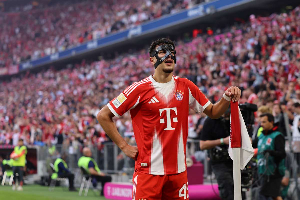Kane's Double Helps Bayern to 5-0 Win Over Hamburg