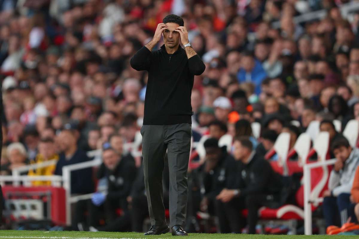 Gary Neville Questions Arsenal's Title Hopes, Citing 'One-Trick Pony'