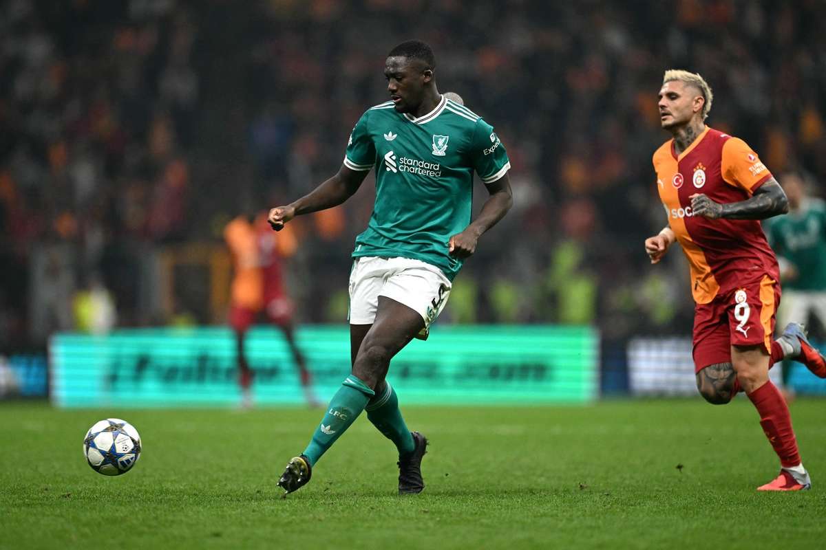 Konate Suffers Thigh Injury, Returns to Liverpool