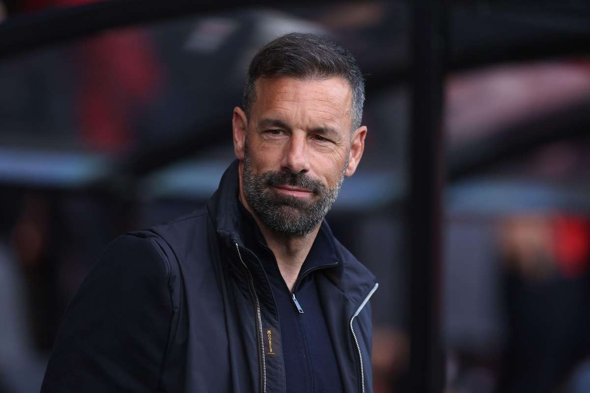 Van Nistelrooy Eyed by FC Twente After Leicester Stint