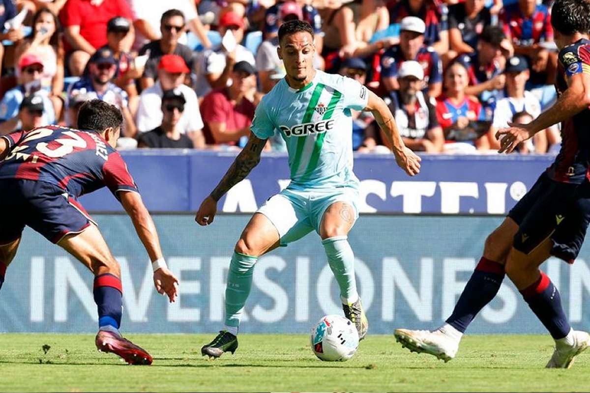 Antony Happy at Betis After Atlético Interest