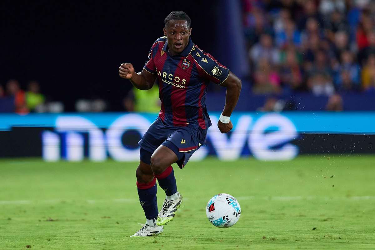 Barcelona Keeps a Close Watch on Striker Etta Eyong