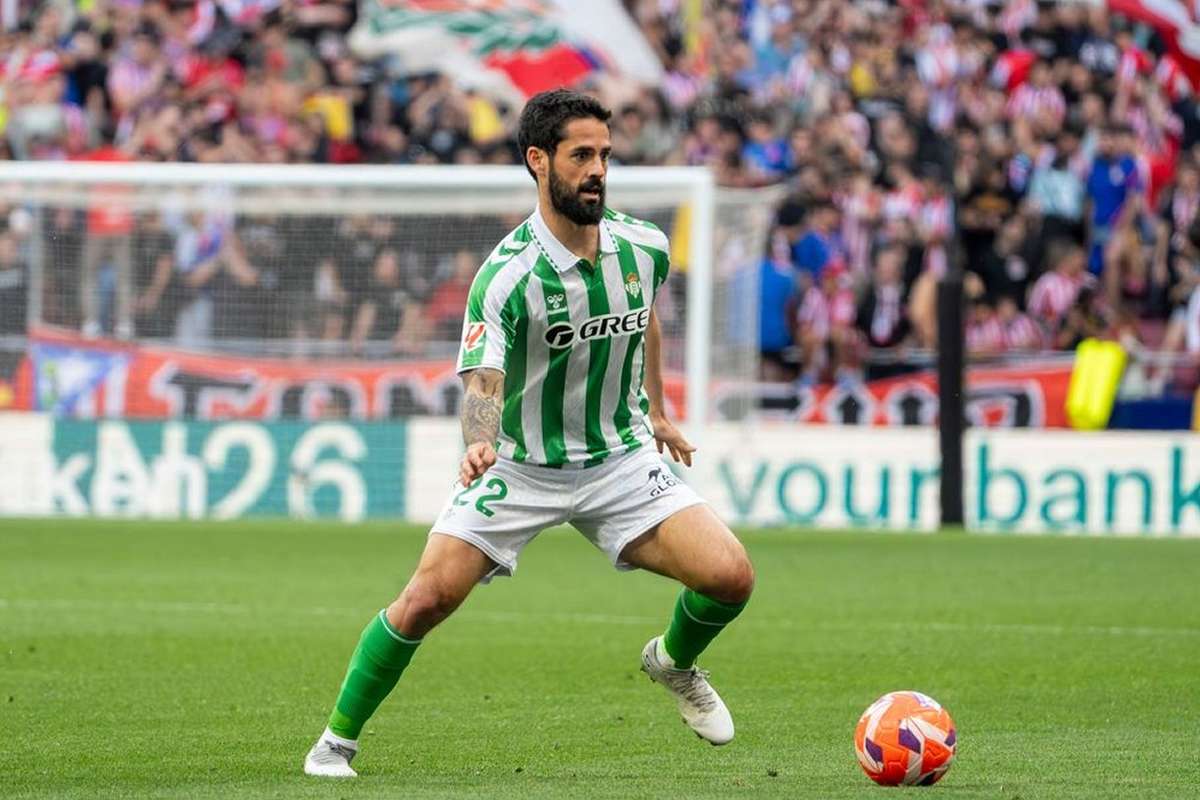 Real Betis Star Isco Sidelined by Leg Injury