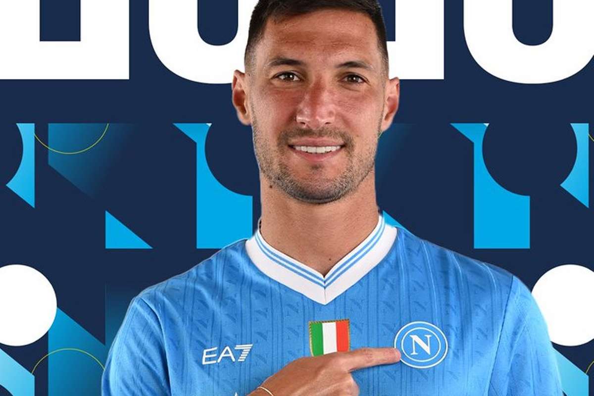 Matteo Politano Extends His Stay with Napoli