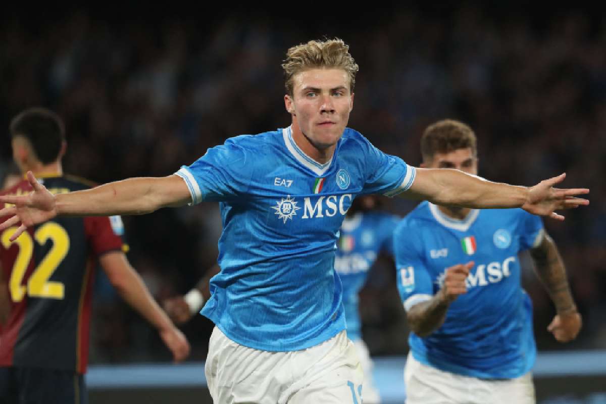 Napoli's Comeback Win Against Genoa Puts Them Top