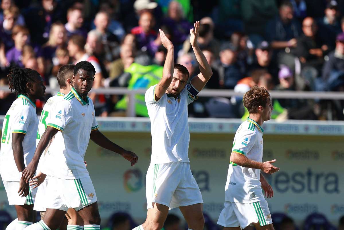 Roma Take Top Spot After 2-1 Fiorentina Win