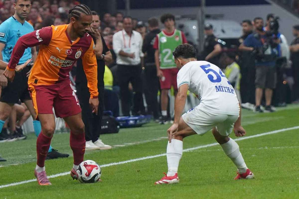 Van der Vaart Questions Sane's Move, Backs Diaz at Bayern