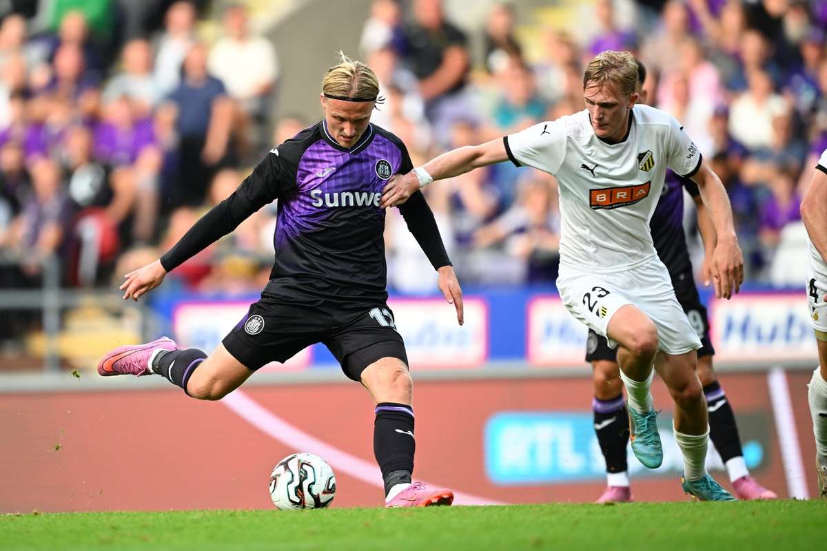 Dolberg Goal Gives Anderlecht a Slim First-Leg Lead